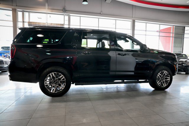 Used 2025 Chevrolet Suburban Z71 AWD/4WD image 8