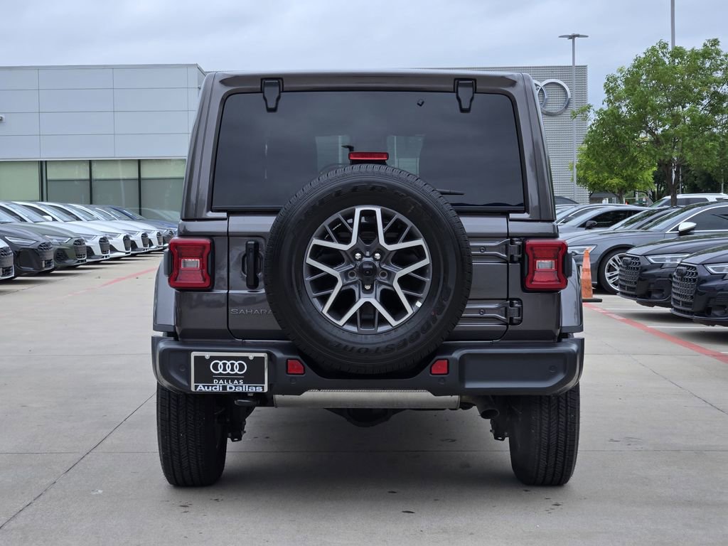 Used 2025 Jeep Wrangler Unlimited Sahara AWD/4WD image 9
