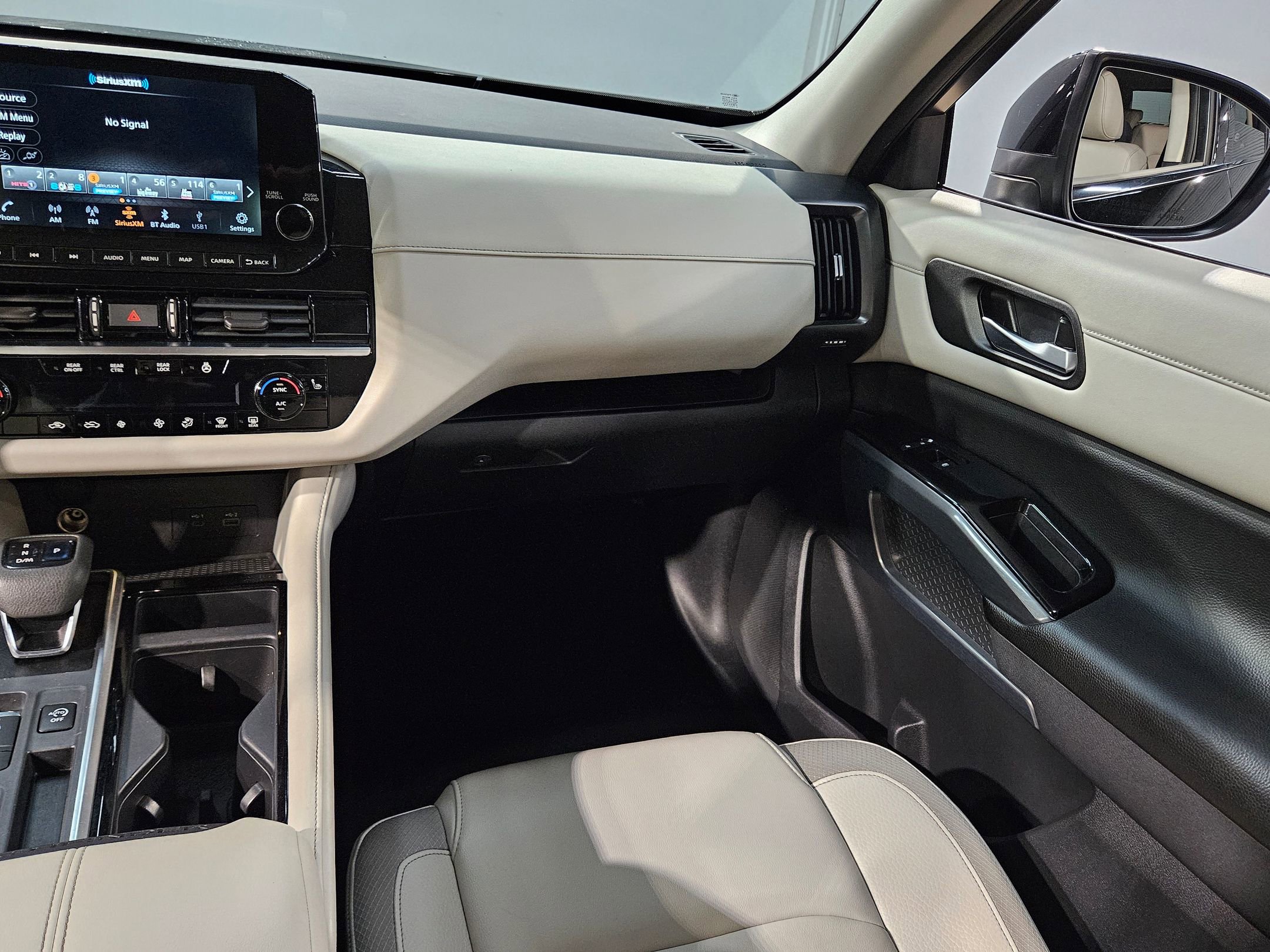 Used 2022 Nissan Pathfinder SL image 11