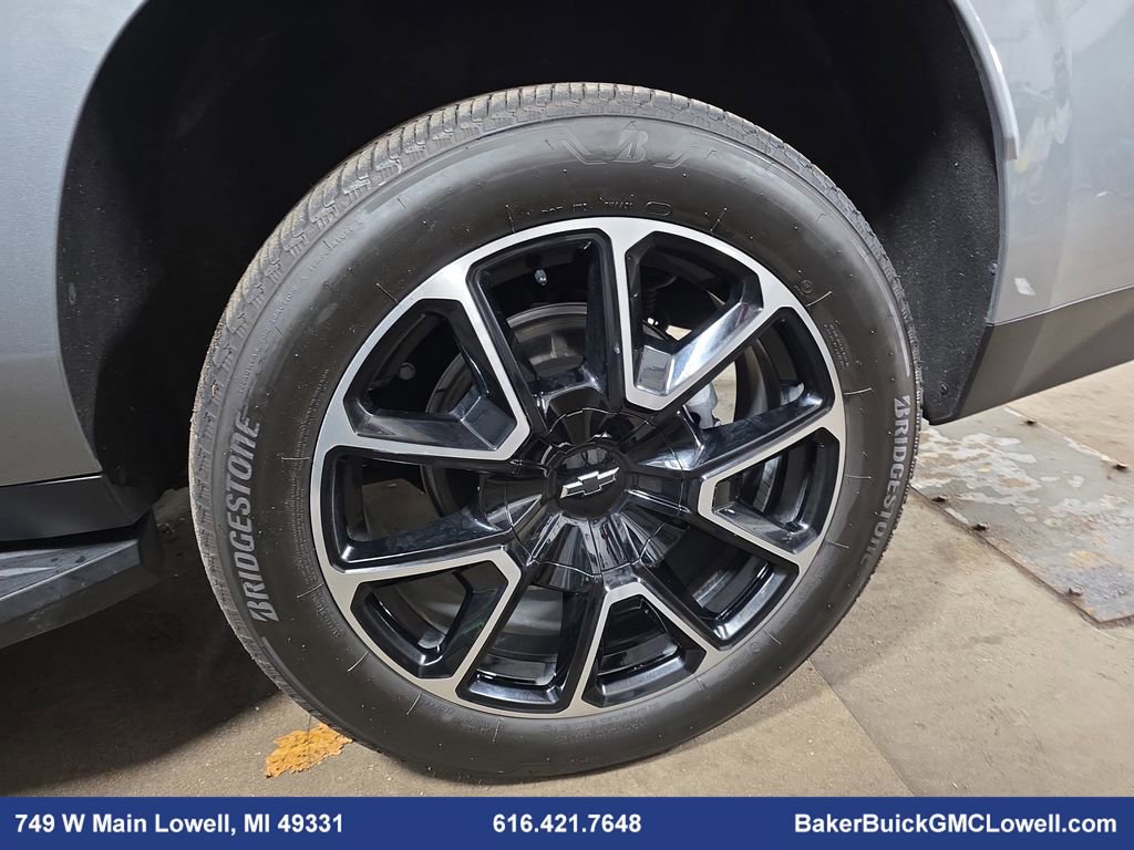 Used 2024 Chevrolet Suburban RST w/ Luxury Package image 32