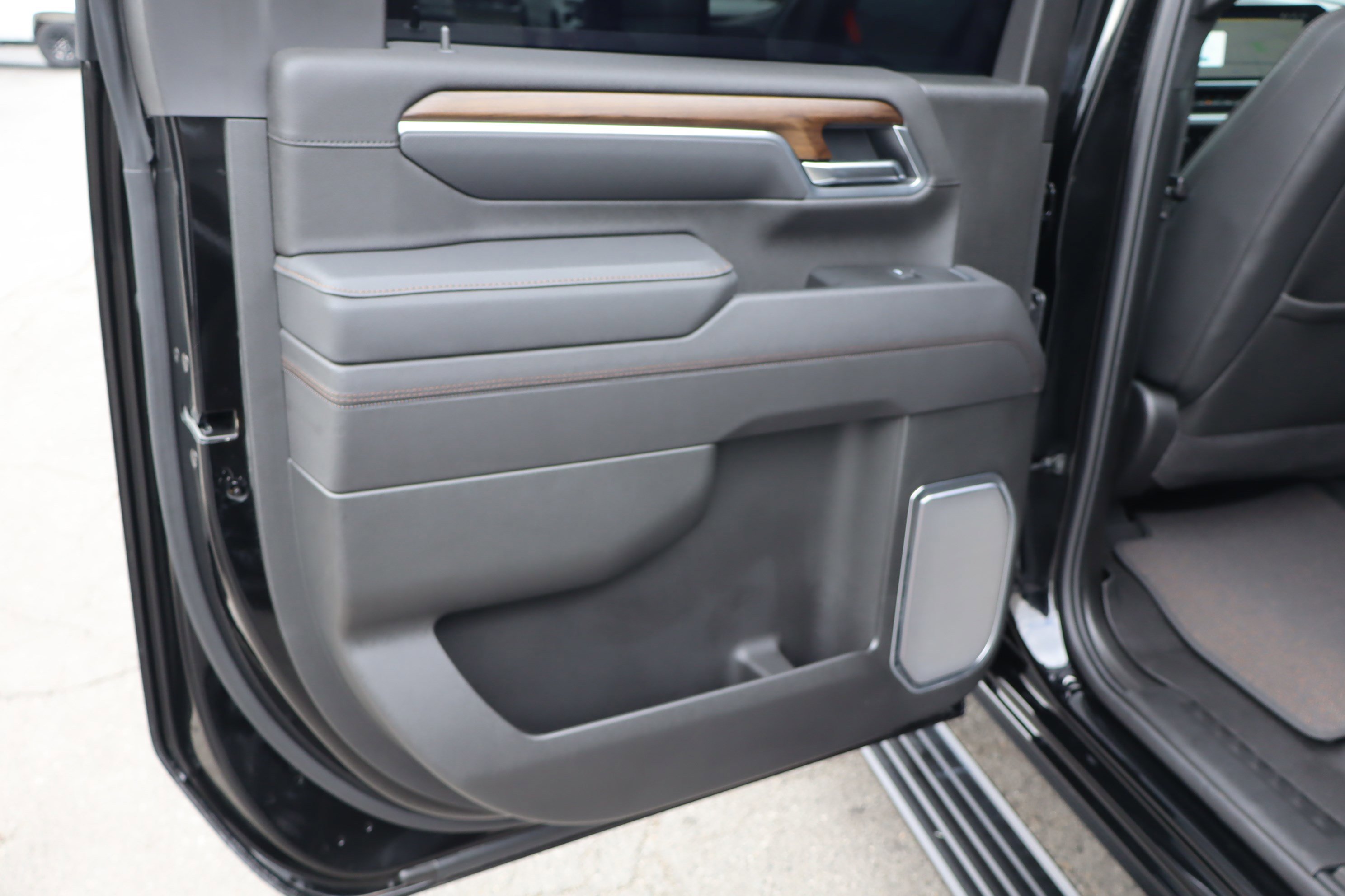 Certified 2025 Chevrolet Silverado 2500 High Country w/ High Country Premium Package image 35