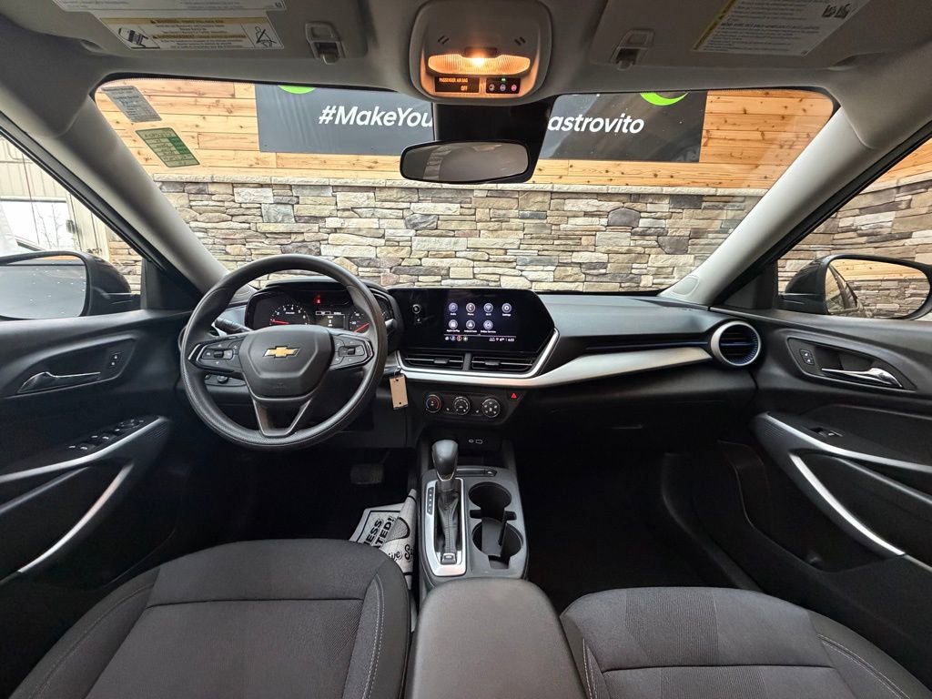 Used 2024 Chevrolet Trax LS w/ LS Convenience Package FWD image 16