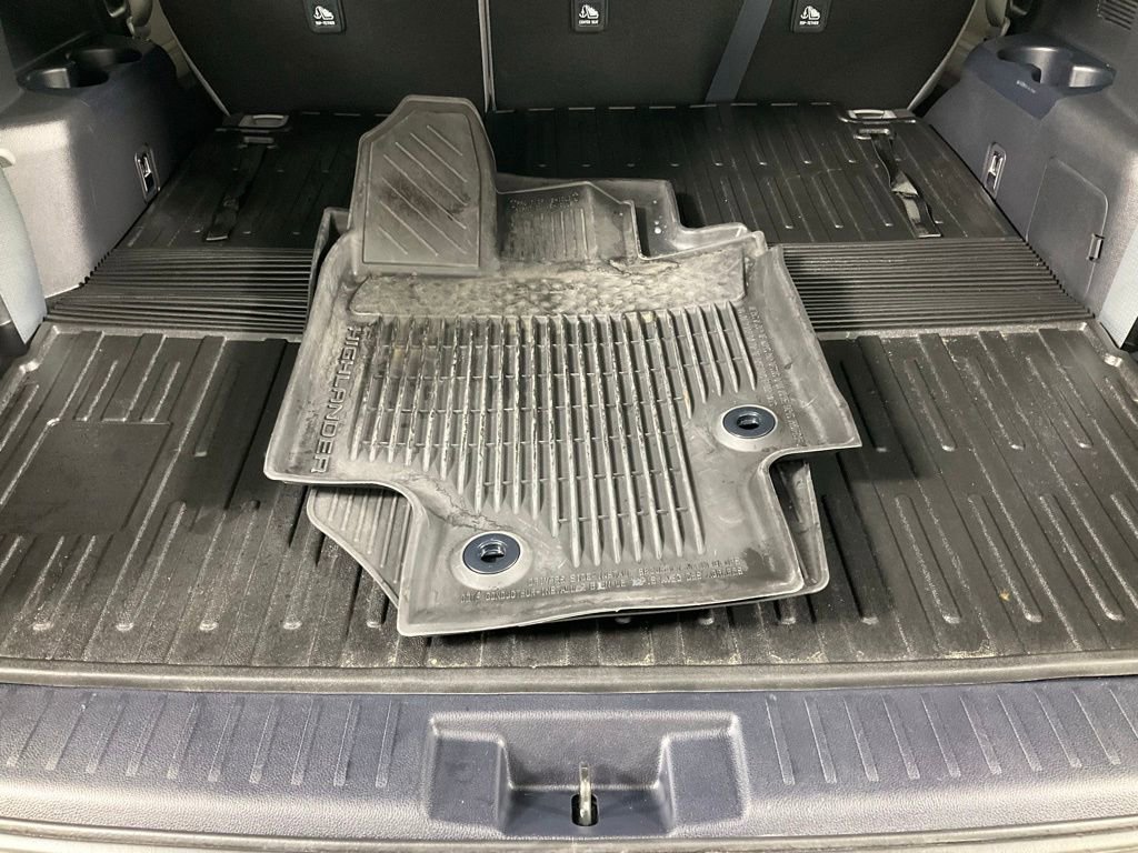 Used 2023 Toyota Highlander LE image 26