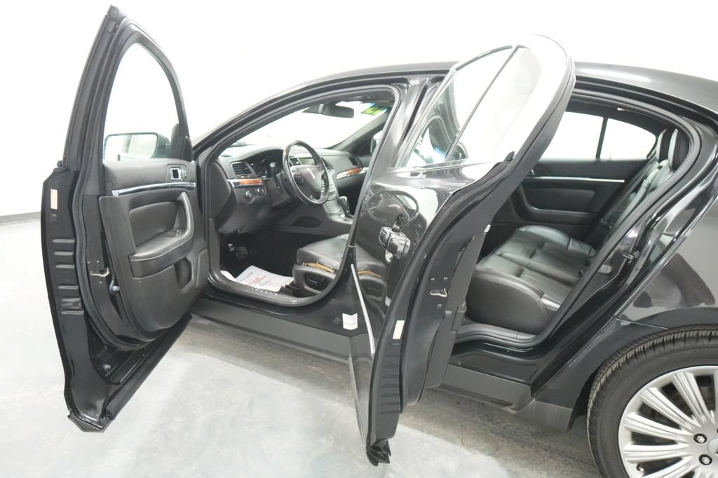 Used 2013 Lincoln MKS AWD image 24