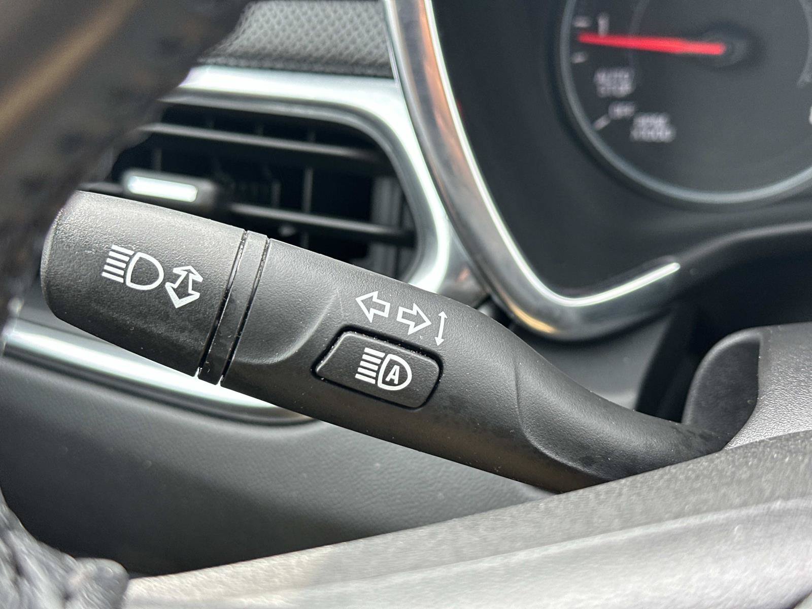 Certified 2022 Chevrolet Equinox Premier AWD/4WD image 24