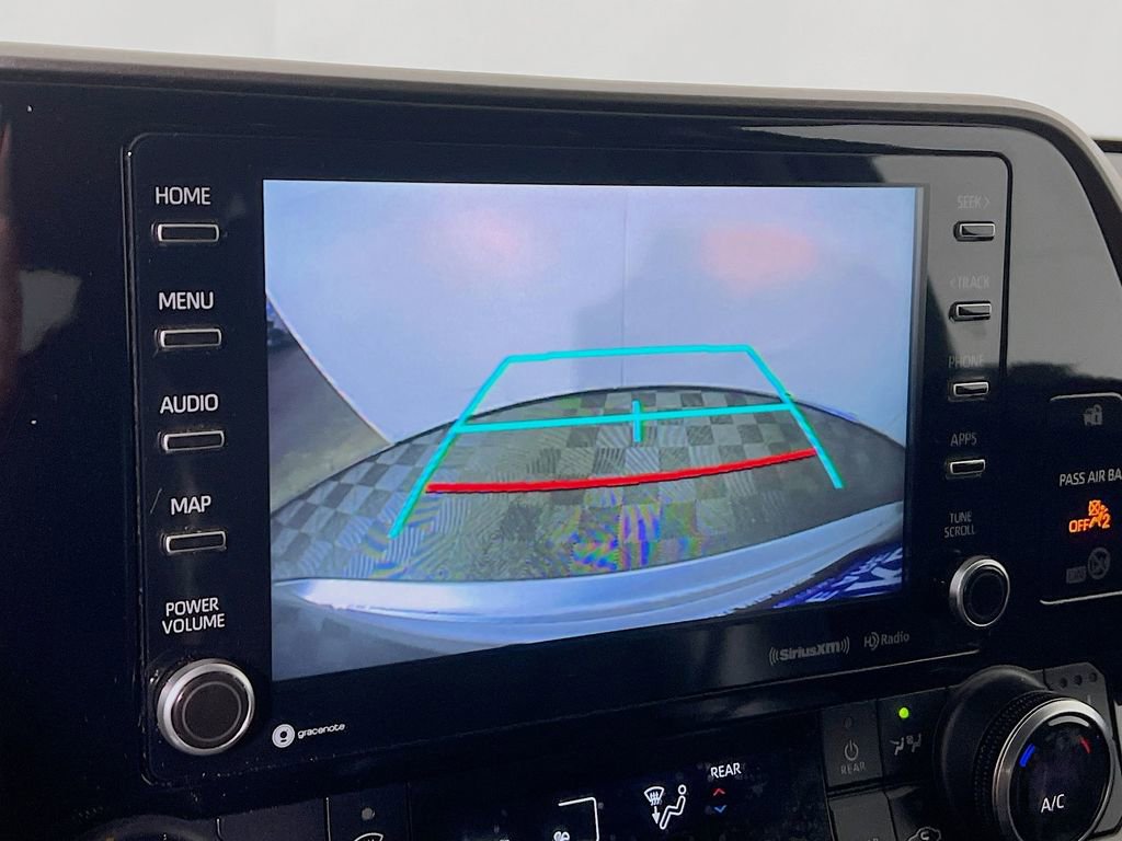 Used 2022 Toyota Highlander XLE AWD/4WD image 13