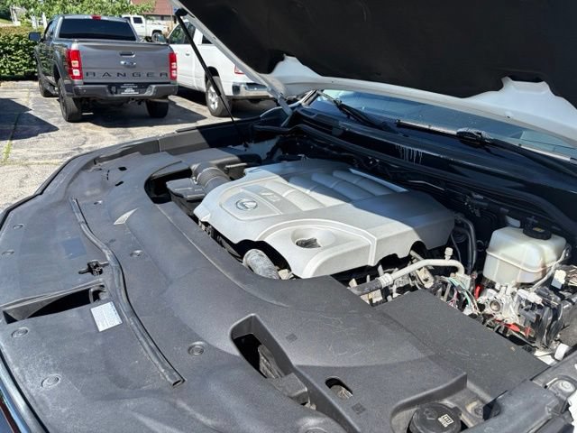 Used 2019 Lexus LX 570 4WD w/ Luxury Package image 13