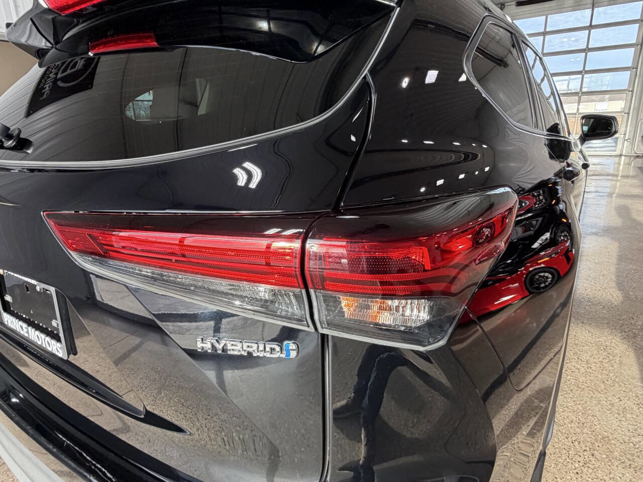 Used 2020 Toyota Highlander LE image 10