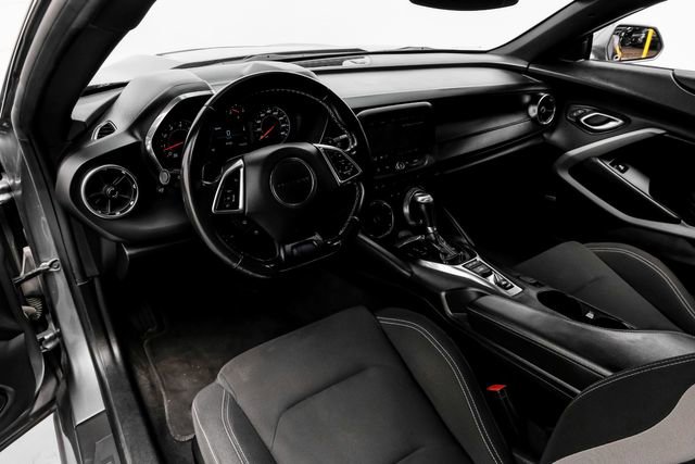 Used 2021 Chevrolet Camaro LT w/ Technology Package RWD image 3