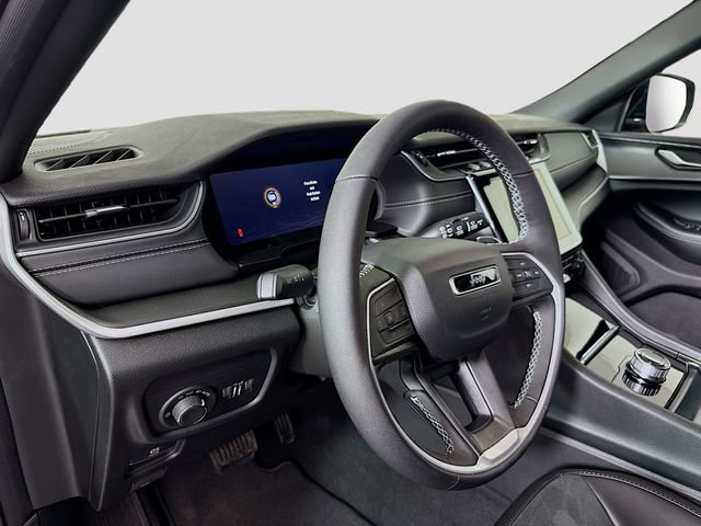 New 2025 Jeep Grand Cherokee L Altitude image 9