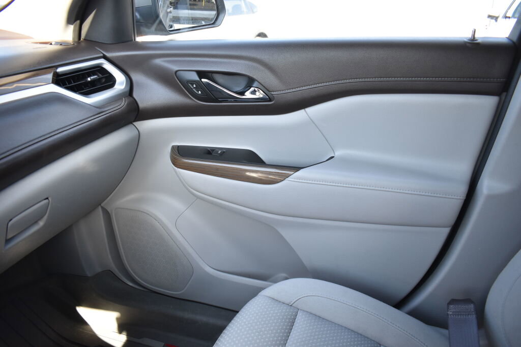 Used 2023 GMC Acadia SLE w/ Driver Convenience Package image 25