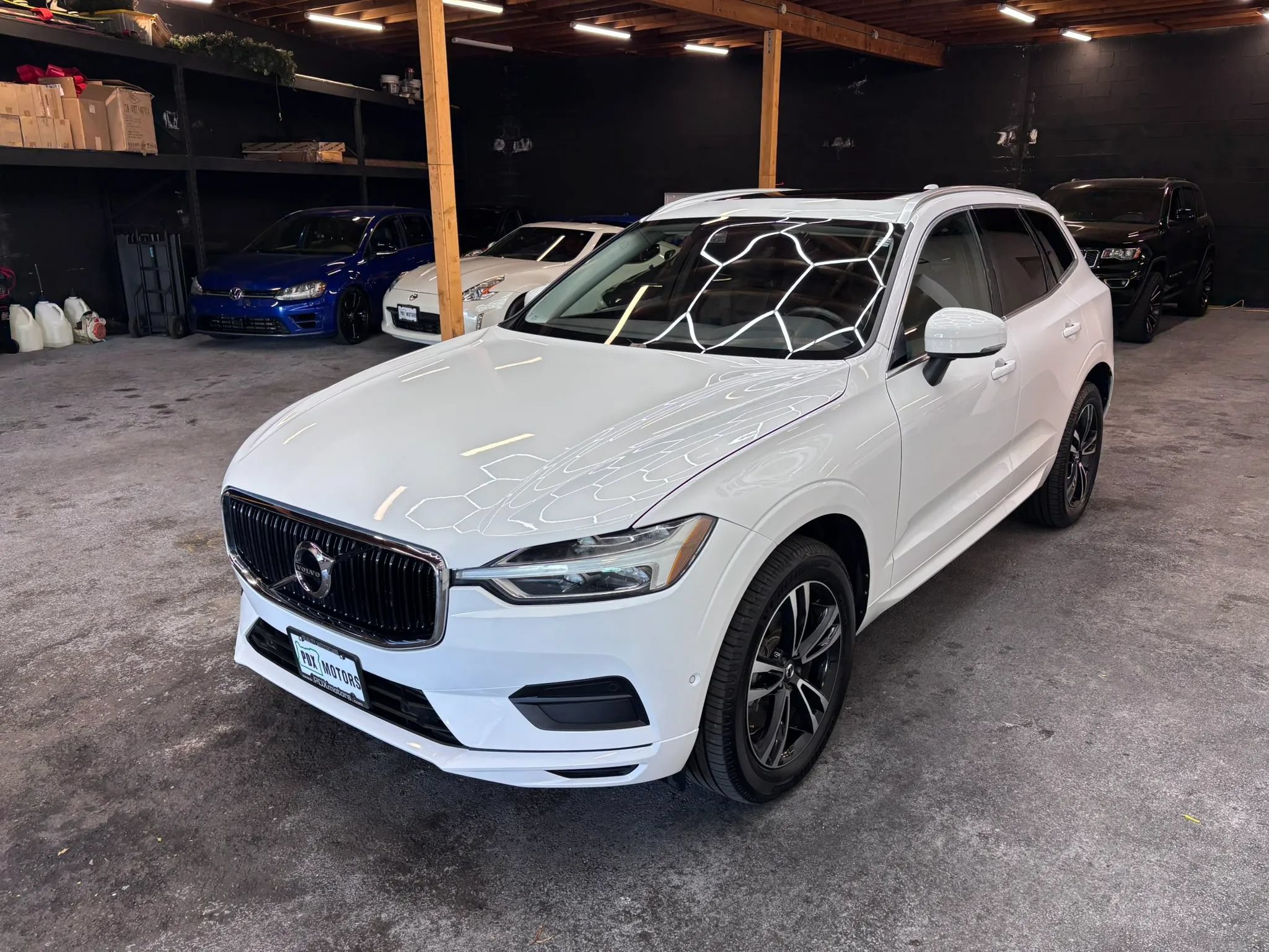 Used 2018 Volvo XC60 T6 Momentum w/ Vision Package AWD/4WD image 3