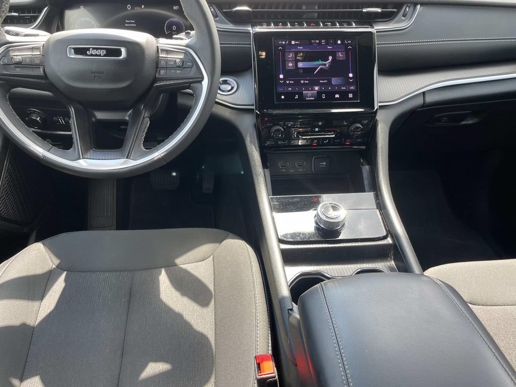 Used 2025 Jeep Grand Cherokee L Laredo w/ Luxury Tech Group I AWD/4WD image 9