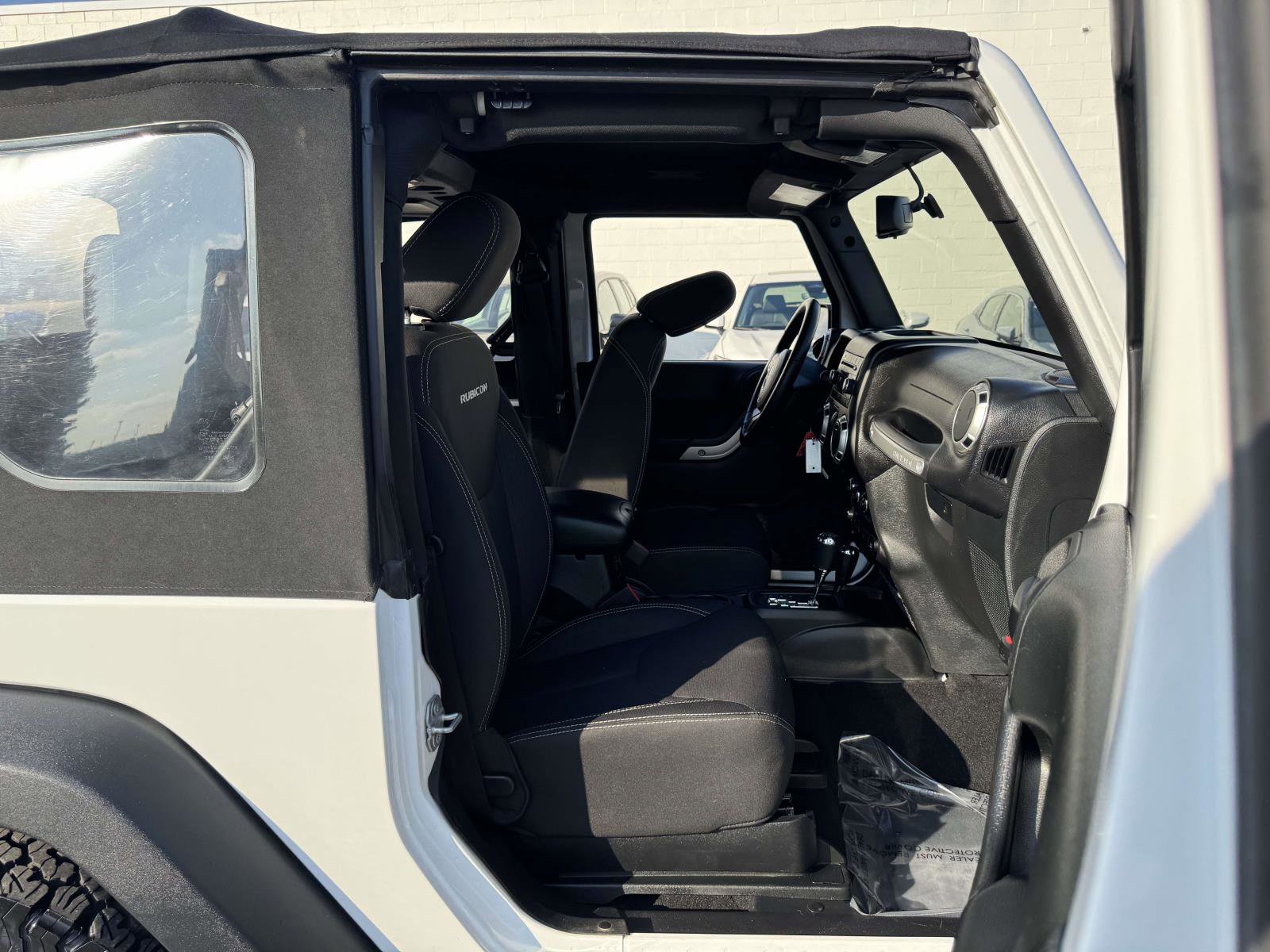 Used 2017 Jeep Wrangler Rubicon w/ Power Convenience Group image 12