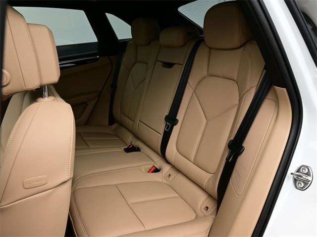 New 2026 Porsche Macan image 18