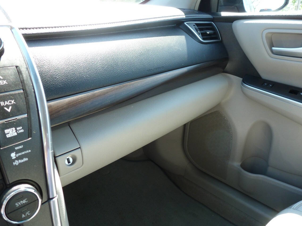Used 2015 Toyota Camry XLE w/ Convenience Package FWD image 27
