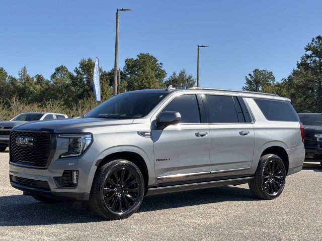 Used 2022 GMC Yukon XL Denali RWD image 12