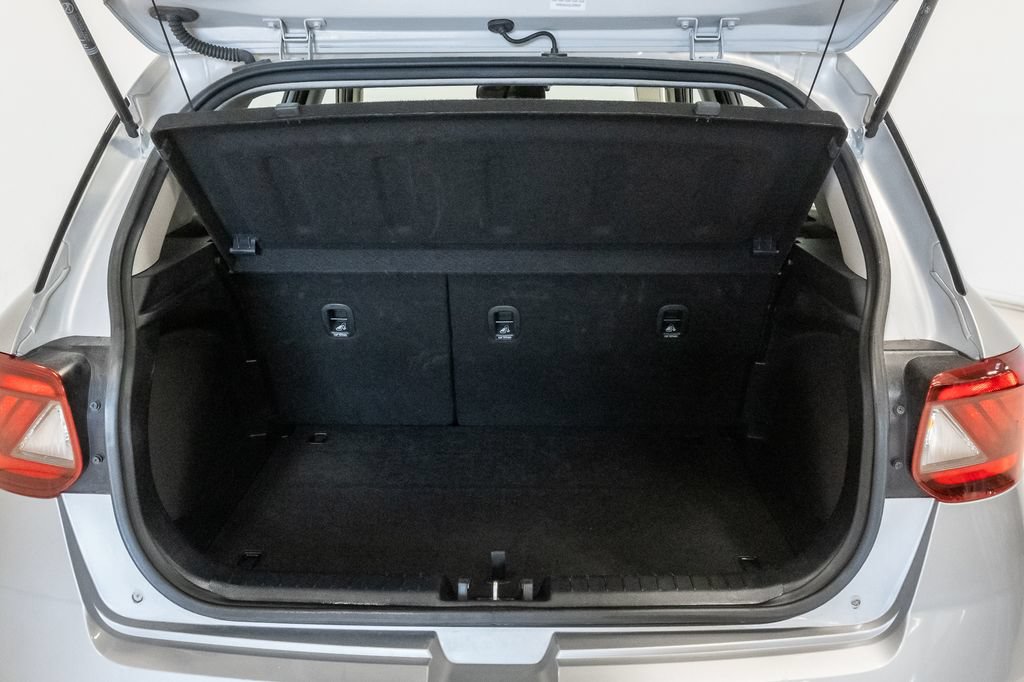 Used 2025 Hyundai Venue SEL FWD image 32