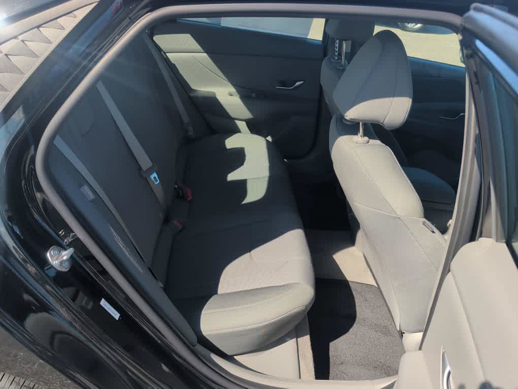 New 2026 Hyundai Elantra SE FWD image 26
