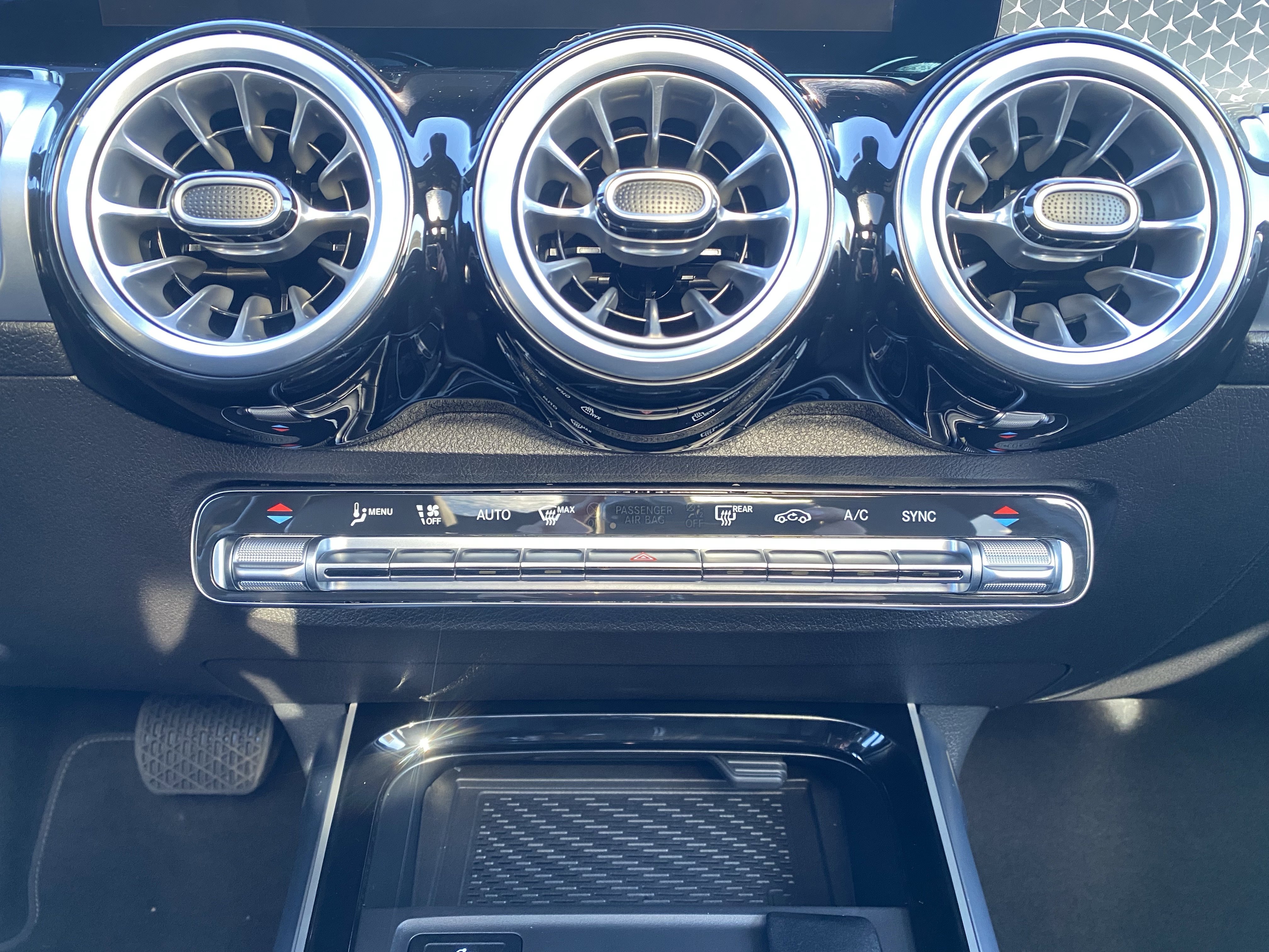 Used 2025 Mercedes-Benz GLB 250 4MATIC image 22