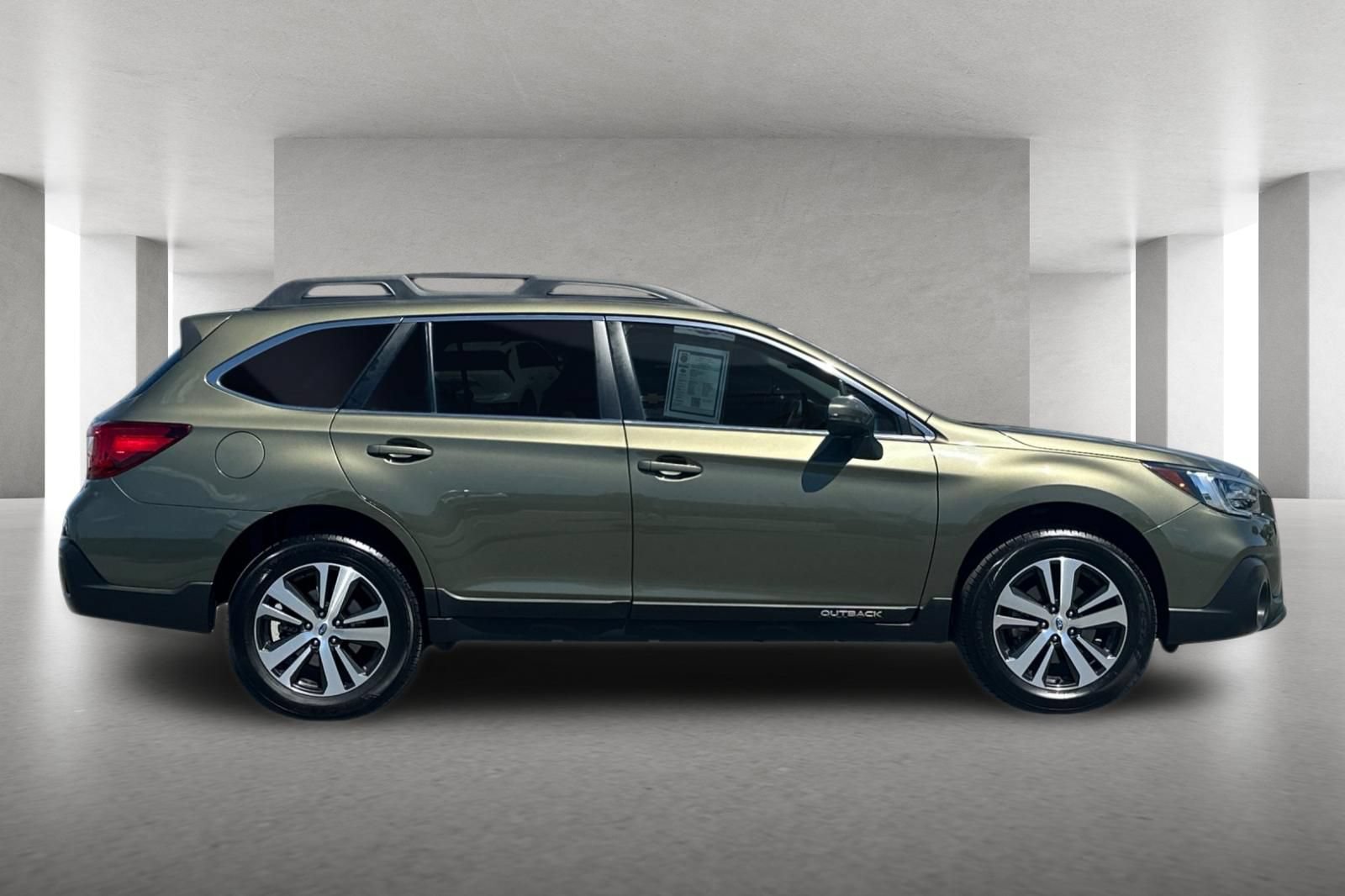 Used 2018 Subaru Outback 2.5i Limited AWD/4WD image 3