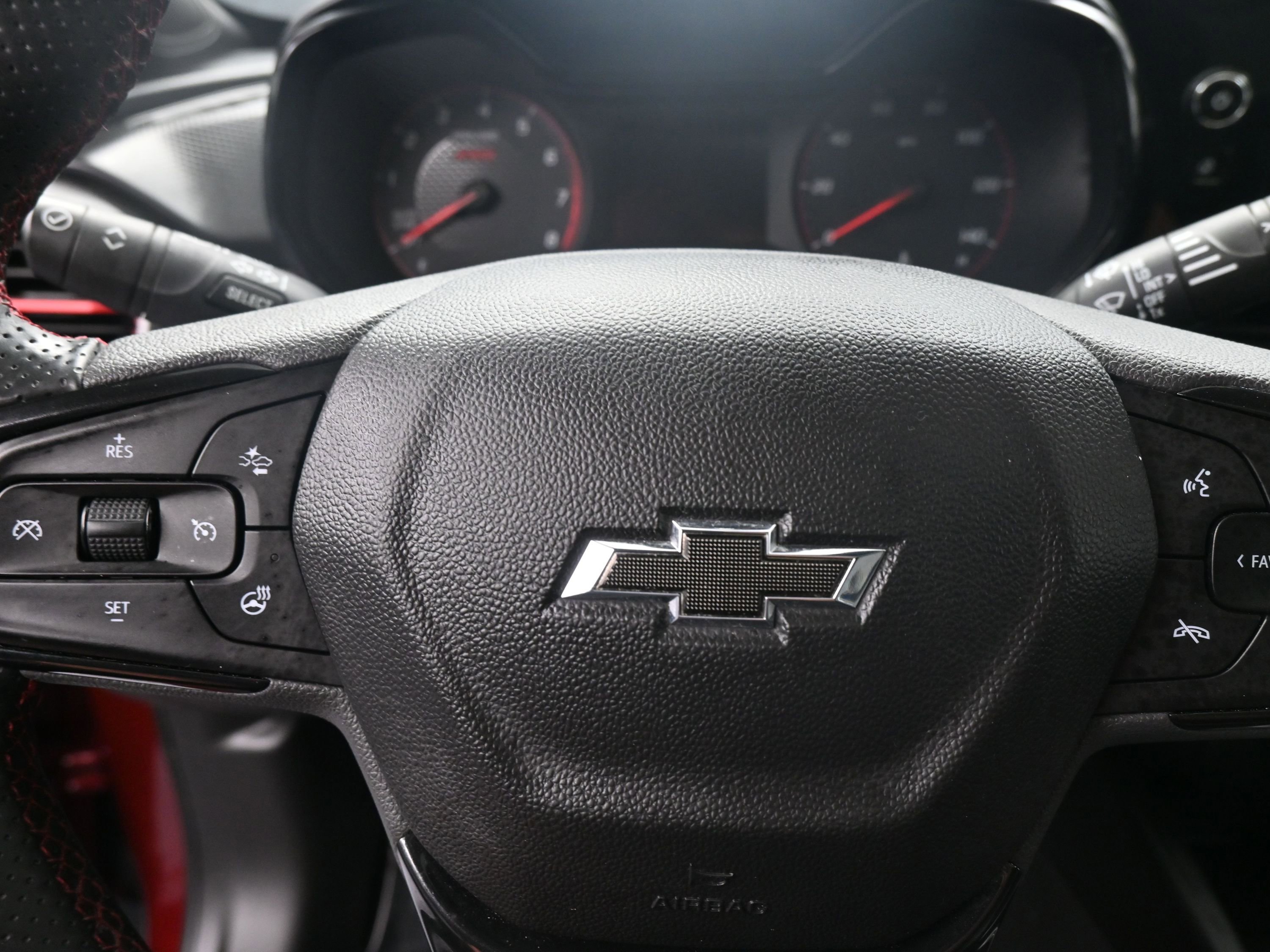 Used 2024 Chevrolet Trax RS w/ Sunroof Package image 16