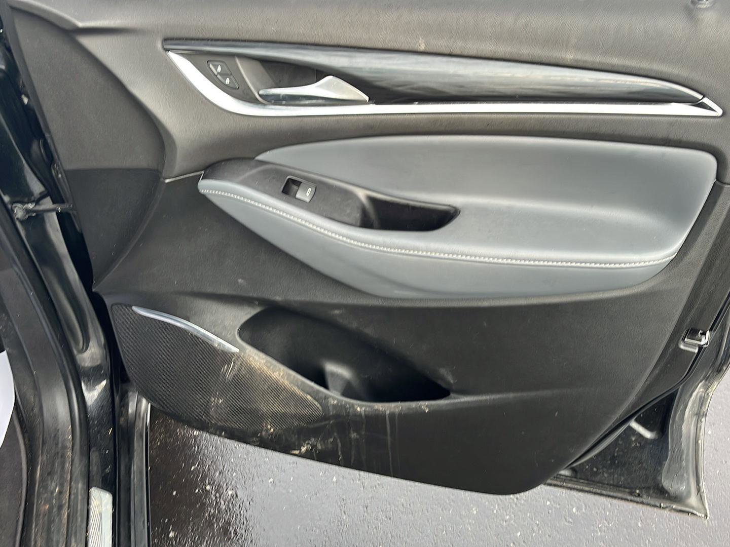 Used 2020 Buick Enclave Essence w/ Sport Touring Edition FWD image 31