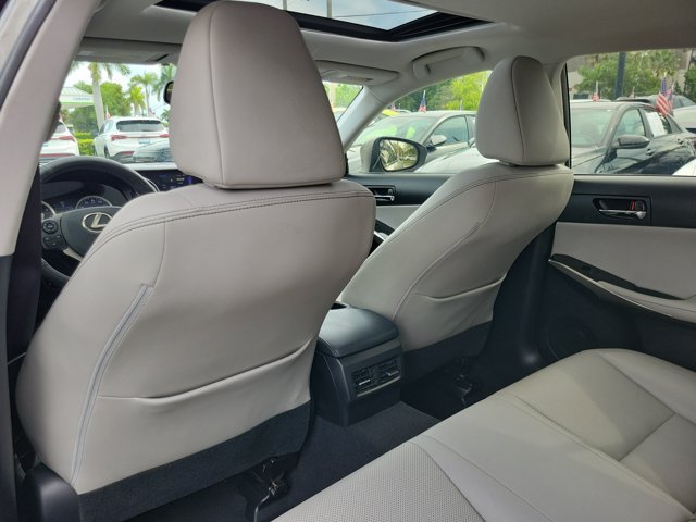 Used 2016 Lexus IS 200t w/ Premium Package RWD image 8