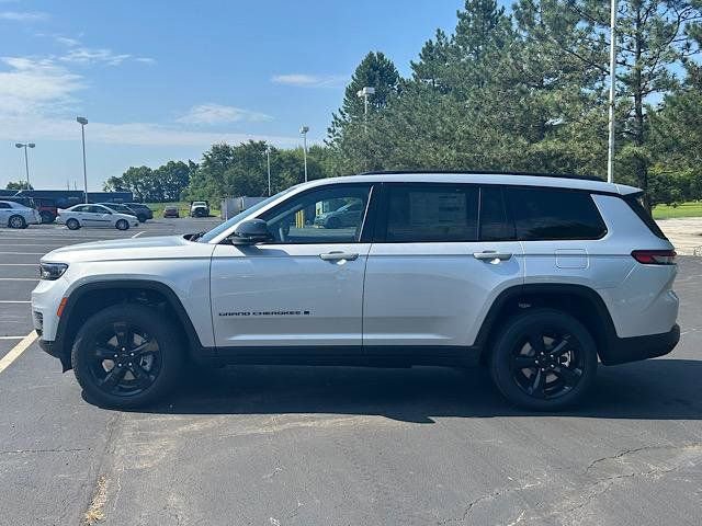 New 2025 Jeep Grand Cherokee L Limited w/ Black Appearance Package image 3