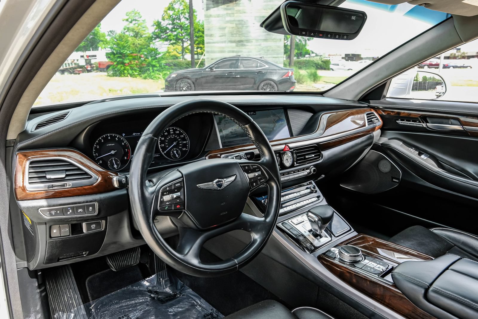 Used 2019 Genesis G90 5.0 Ultimate RWD image 3