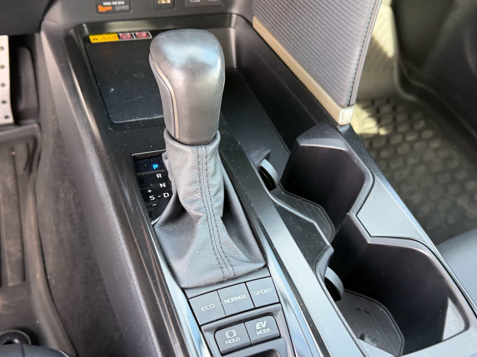 Used 2025 Toyota Camry SE FWD image 19