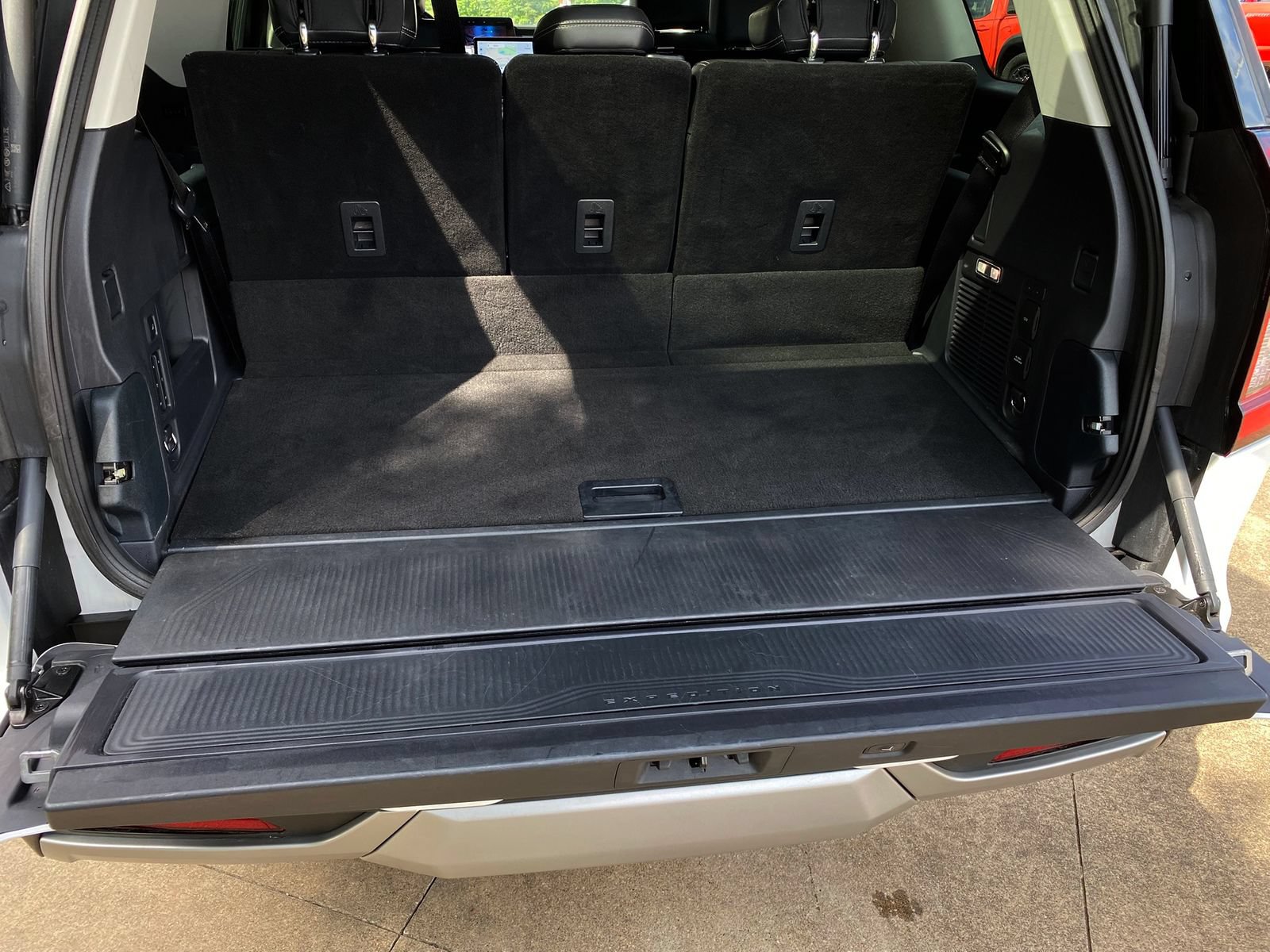 Used 2025 Ford Expedition Platinum AWD/4WD image 36