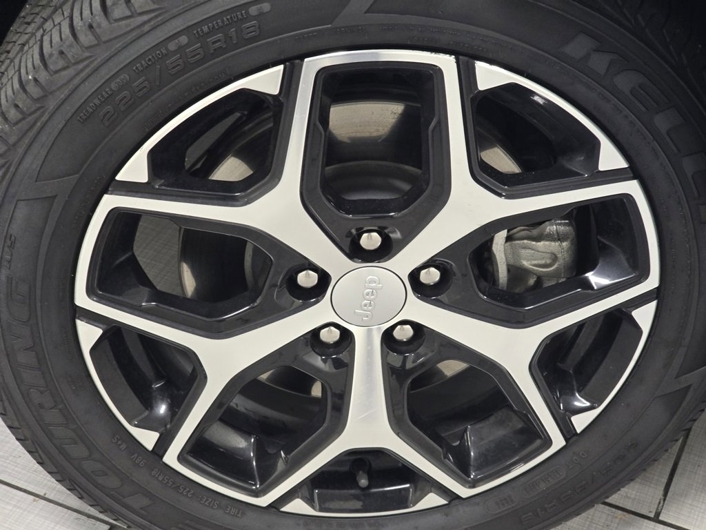 Used 2024 Jeep Compass Limited image 9