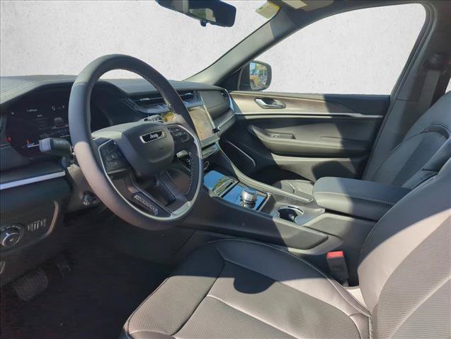 Used 2026 Jeep Grand Cherokee Limited AWD/4WD image 2