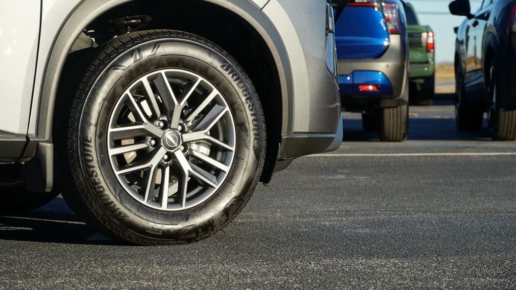 Used 2025 Nissan Rogue S image 40