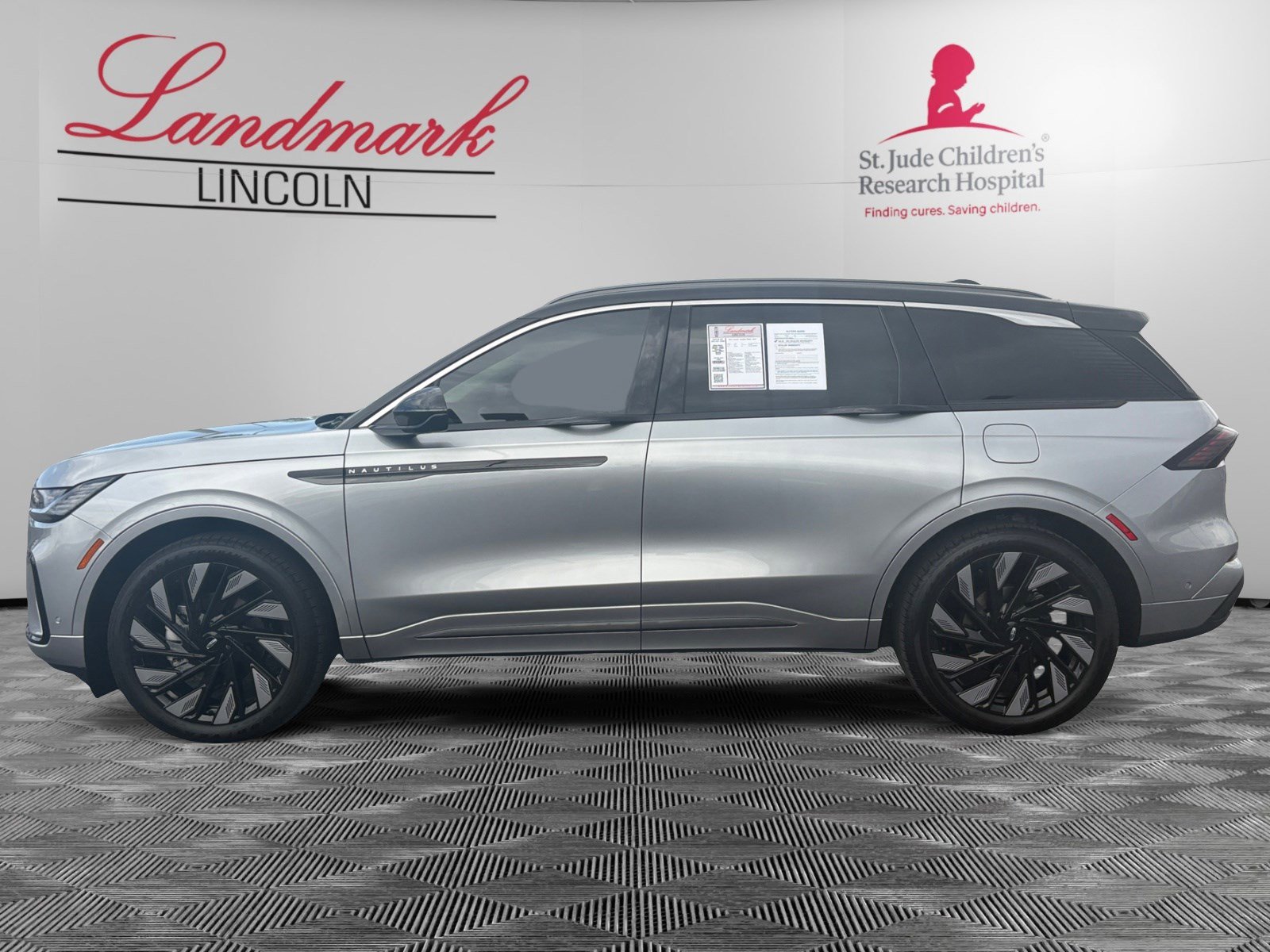 Used 2024 Lincoln Nautilus Black Label w/ Jet Appearance Package (87T) AWD/4WD image 2