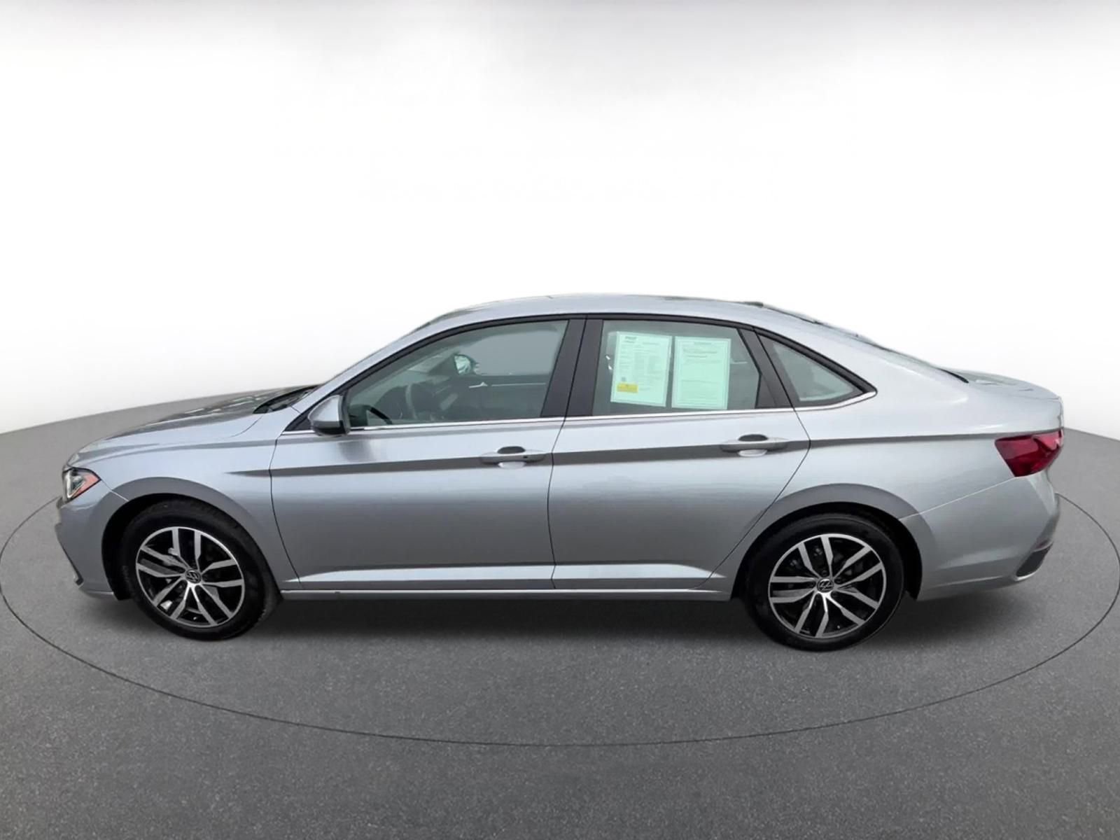 Used 2025 Volkswagen Jetta SE image 10