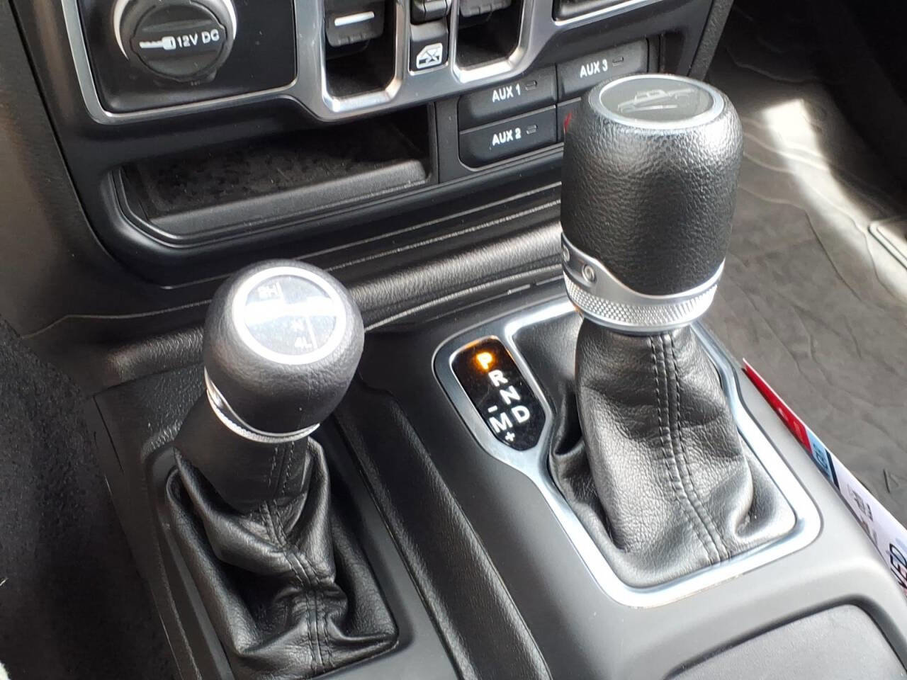 Used 2022 Jeep Gladiator Sport AWD/4WD image 15