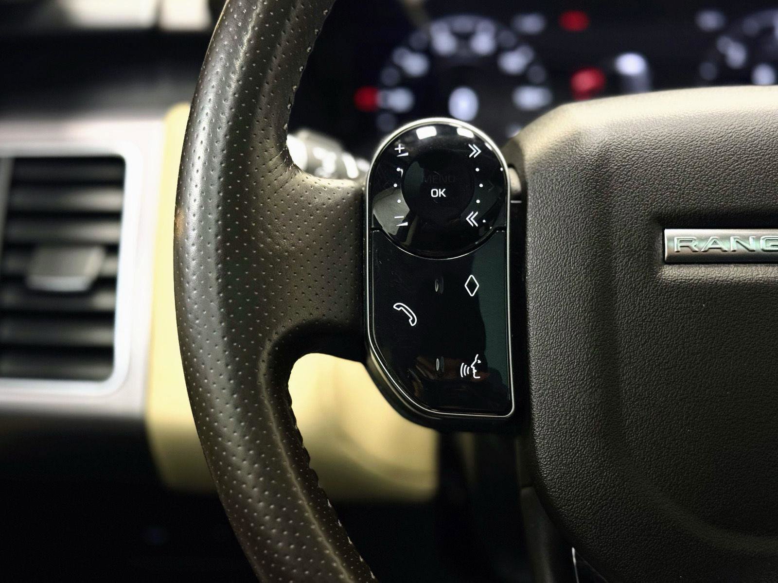 Used 2020 Land Rover Range Rover Sport HSE image 19