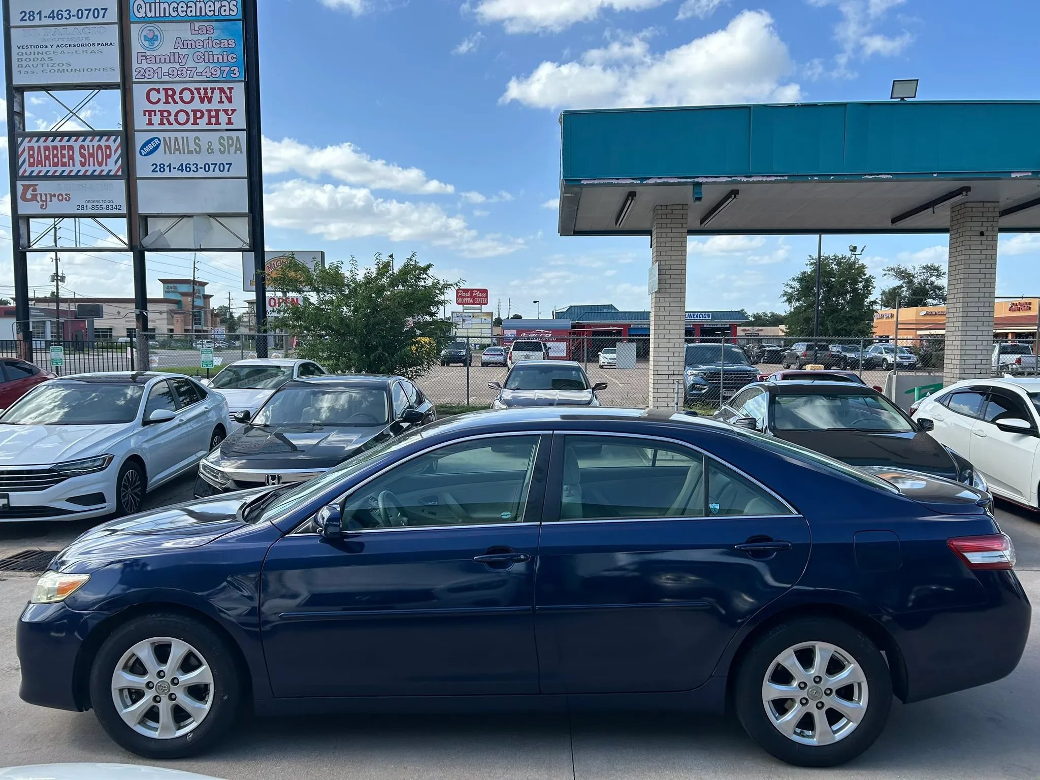 Used 2010 Toyota Camry LE FWD image 2