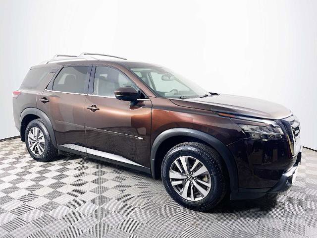 Certified 2022 Nissan Pathfinder SL w/ Lighting Package (N92) image 3