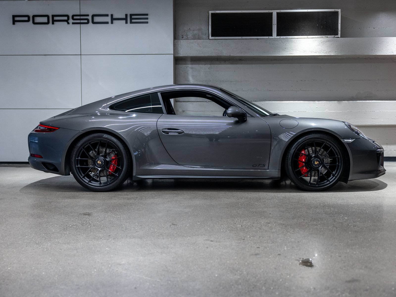Certified 2018 Porsche 911 Carrera GTS RWD image 9