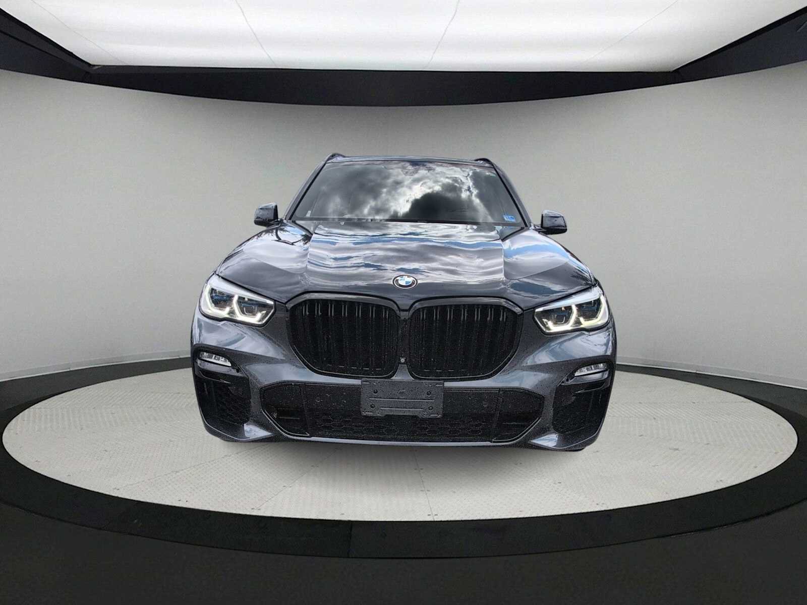 Used 2019 BMW X5 xDrive50i w/ M Sport Package AWD/4WD image 3
