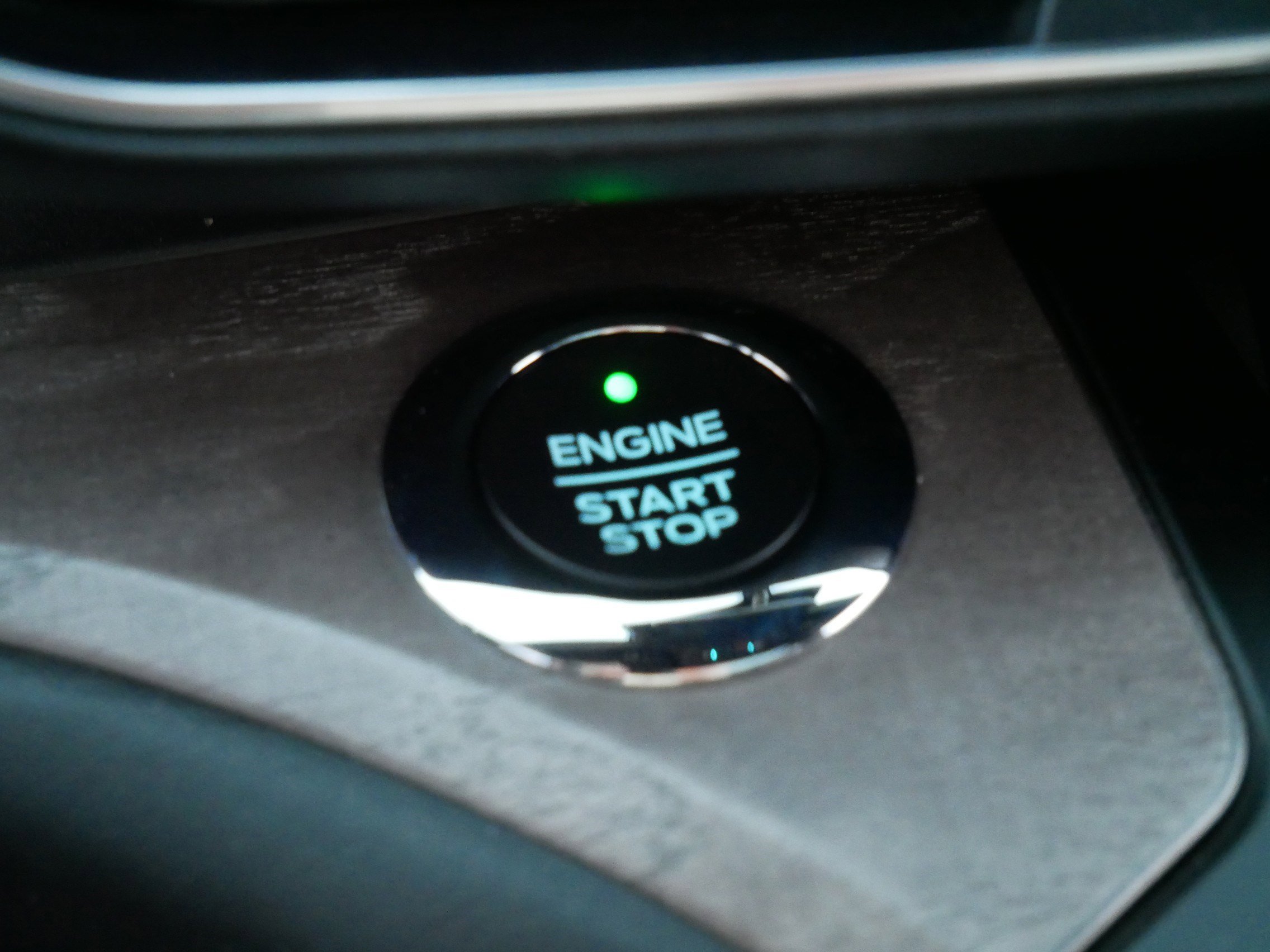 Certified 2020 Ford Explorer Platinum w/ Premium Technology Package image 32