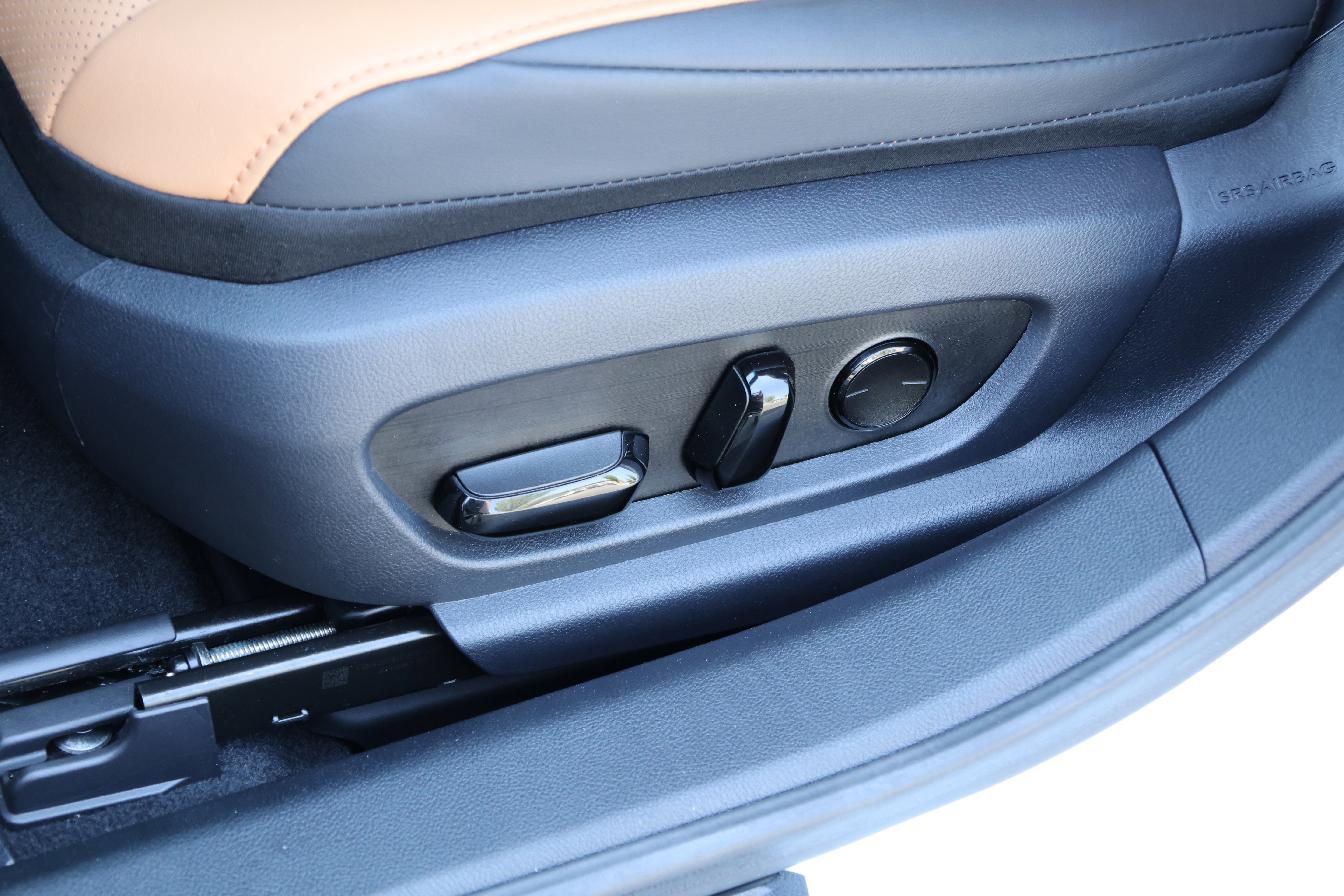 Certified 2025 Lexus ES 350 w/ Premium Package image 32