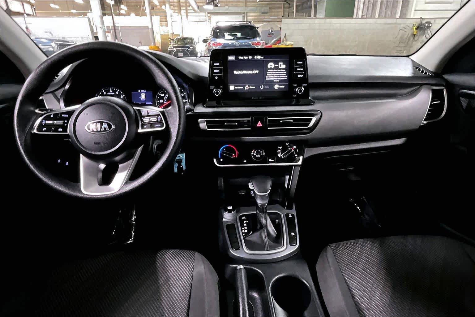 Used 2021 Kia Seltos LX AWD/4WD image 16