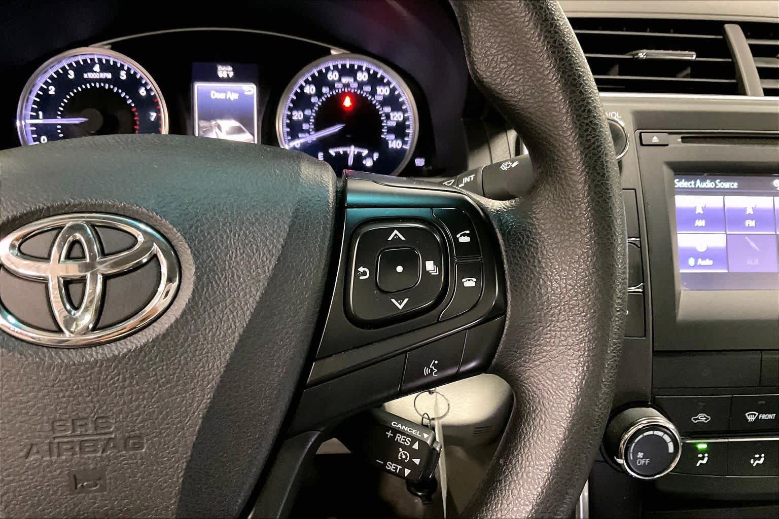 Used 2017 Toyota Camry LE FWD image 25