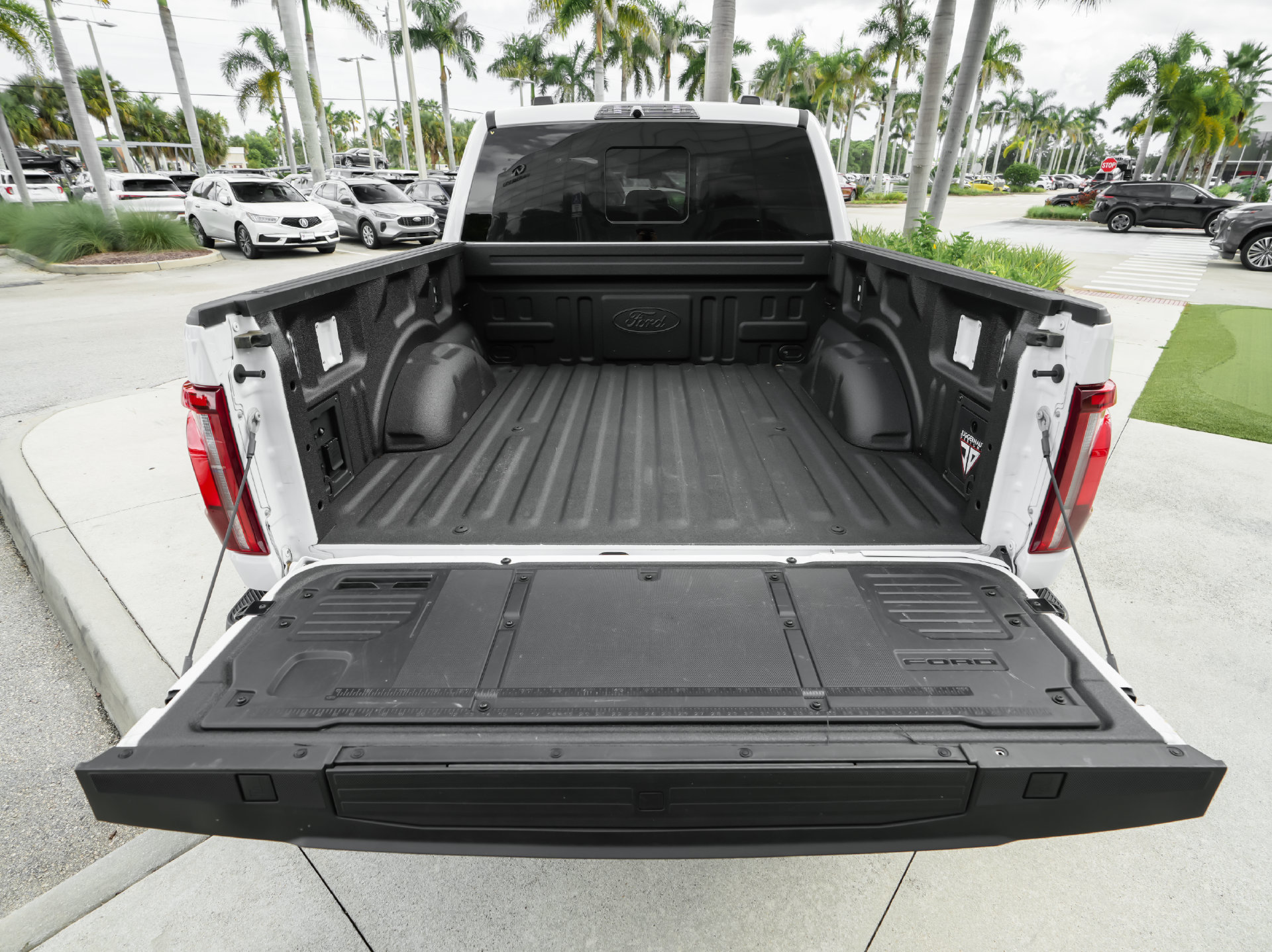 Used 2025 Ford F150 Raptor AWD/4WD image 42
