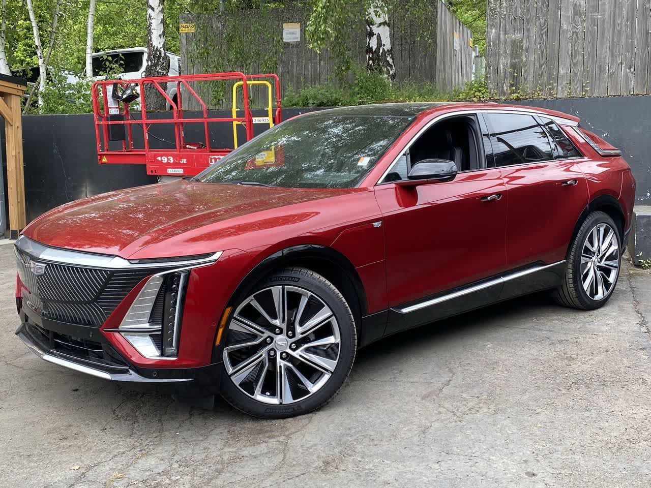 Used 2024 Cadillac Lyriq Luxury w/ LPO, Floor Liner Package AWD/4WD image 1