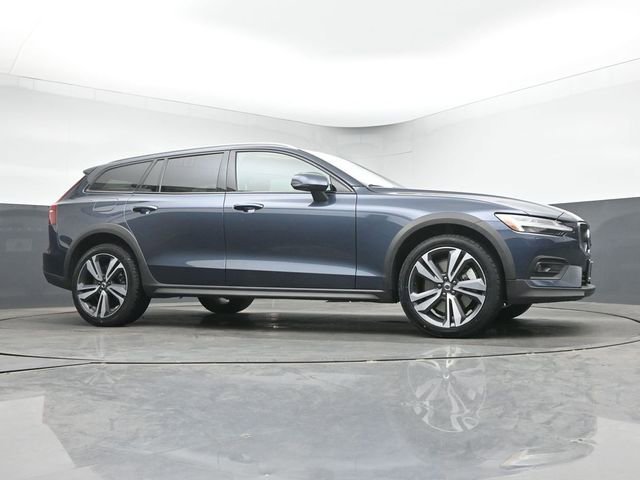 Used 2025 Volvo V60 B5 Cross Country Plus AWD/4WD image 34